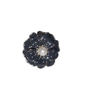 Elegant Floral Black and Silver Ring